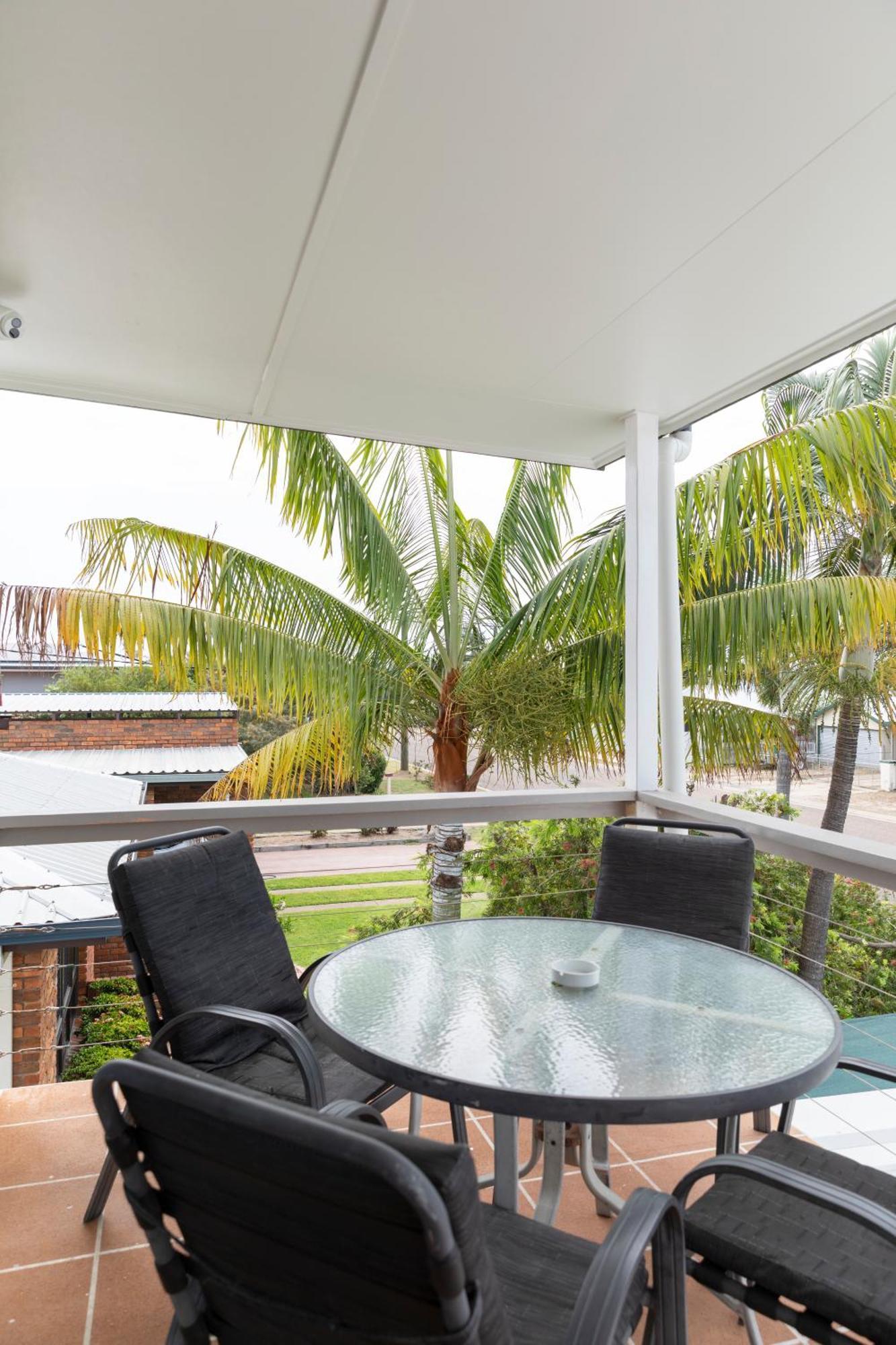 Palm View Holiday Apartments Bowen Dış mekan fotoğraf