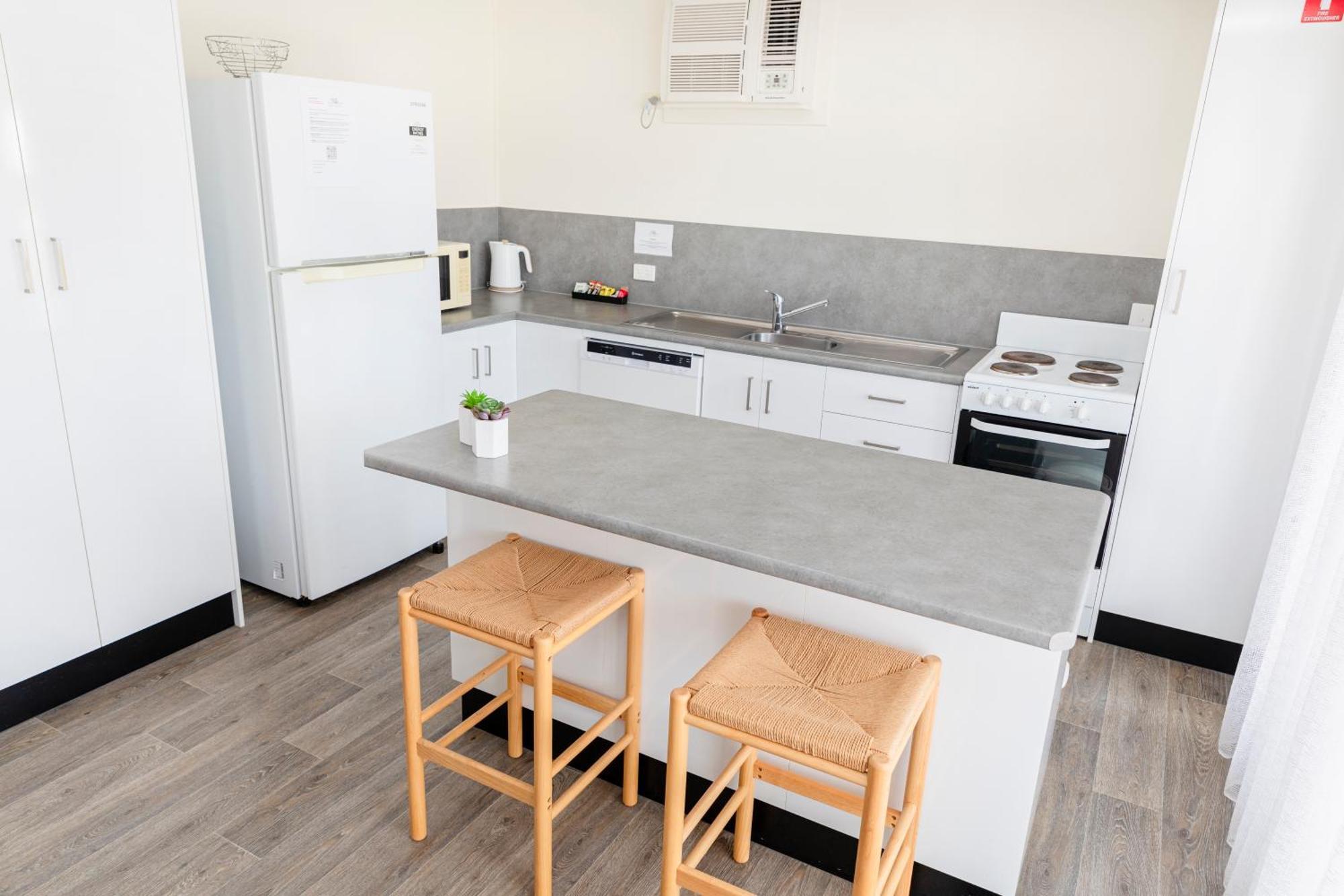 Palm View Holiday Apartments Bowen Dış mekan fotoğraf